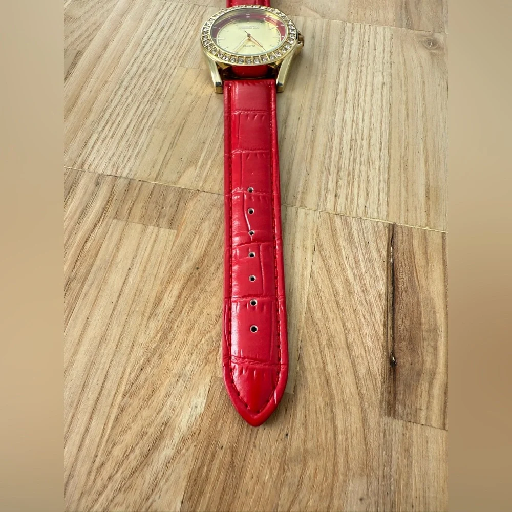 Manhattan by croton ladies gold tone red leather dress watch NEW BATTERY